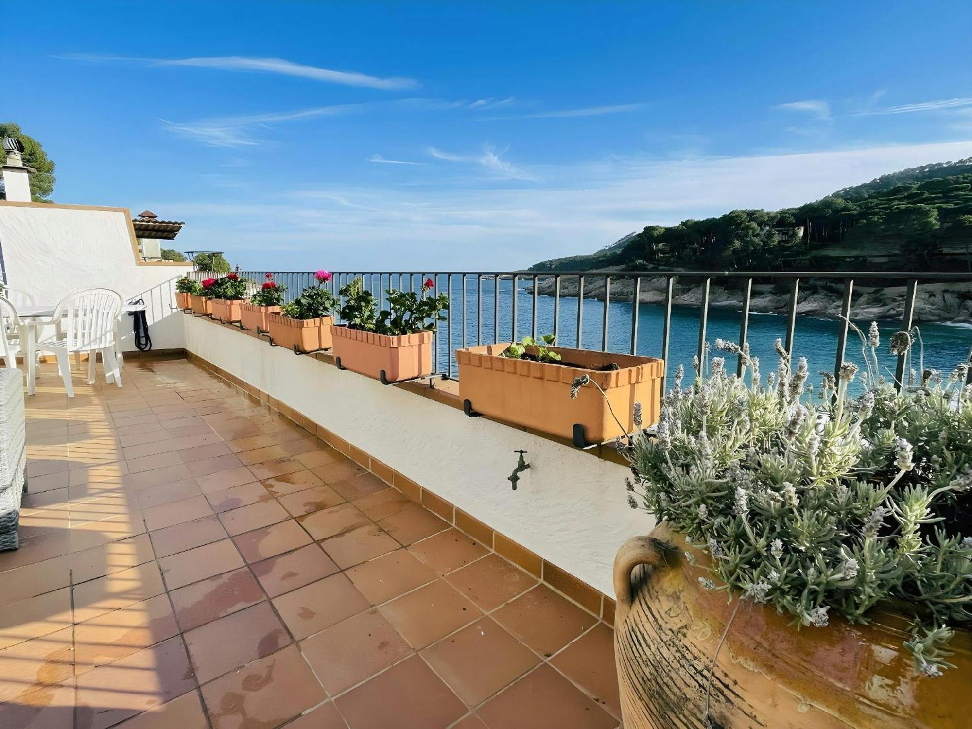 Penthouse on Passeig del Mar de tamariu Large Terrace Free WiFi Appartement Buitenkant foto