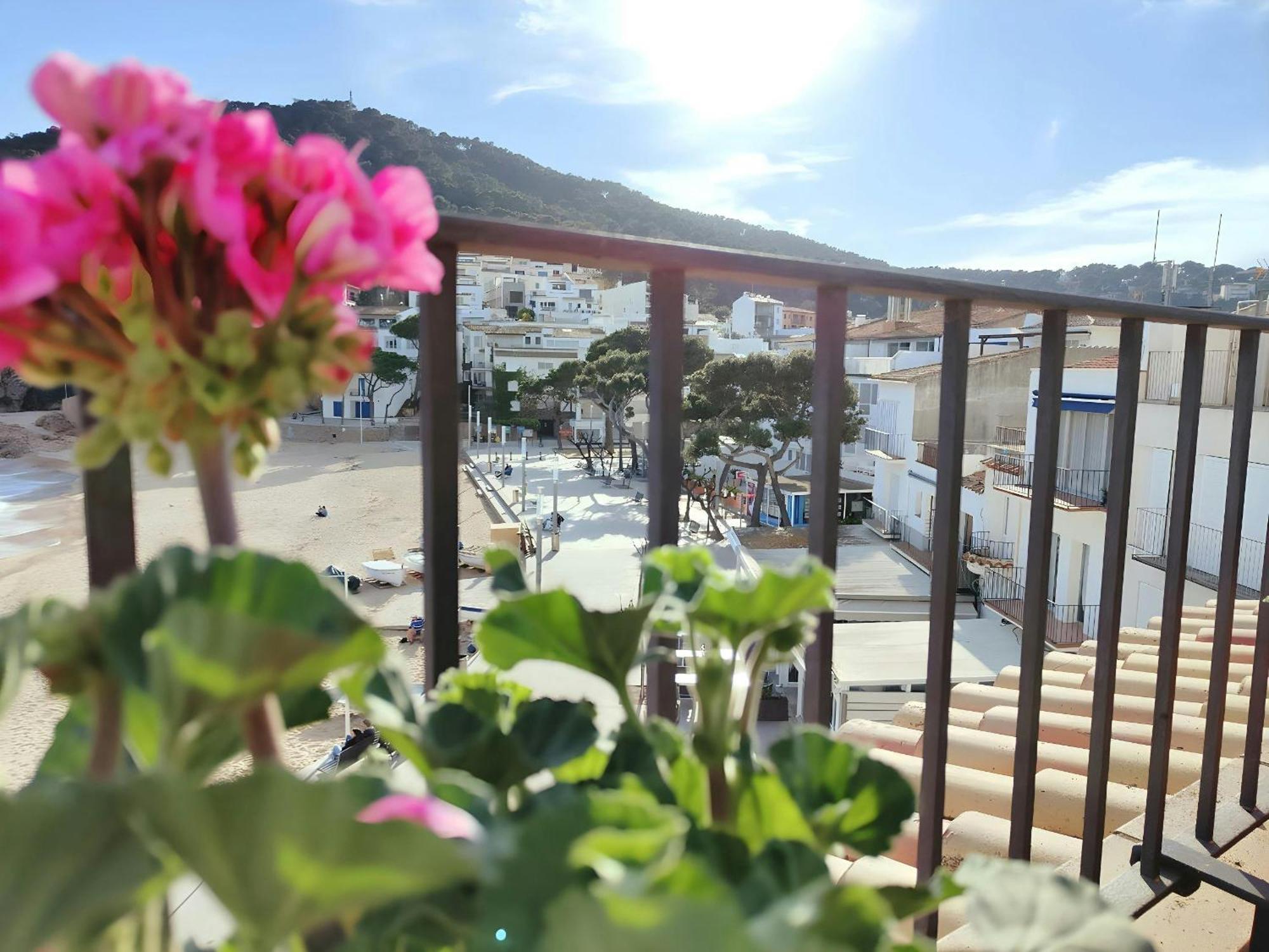 Penthouse on Passeig del Mar de tamariu Large Terrace Free WiFi Appartement Buitenkant foto