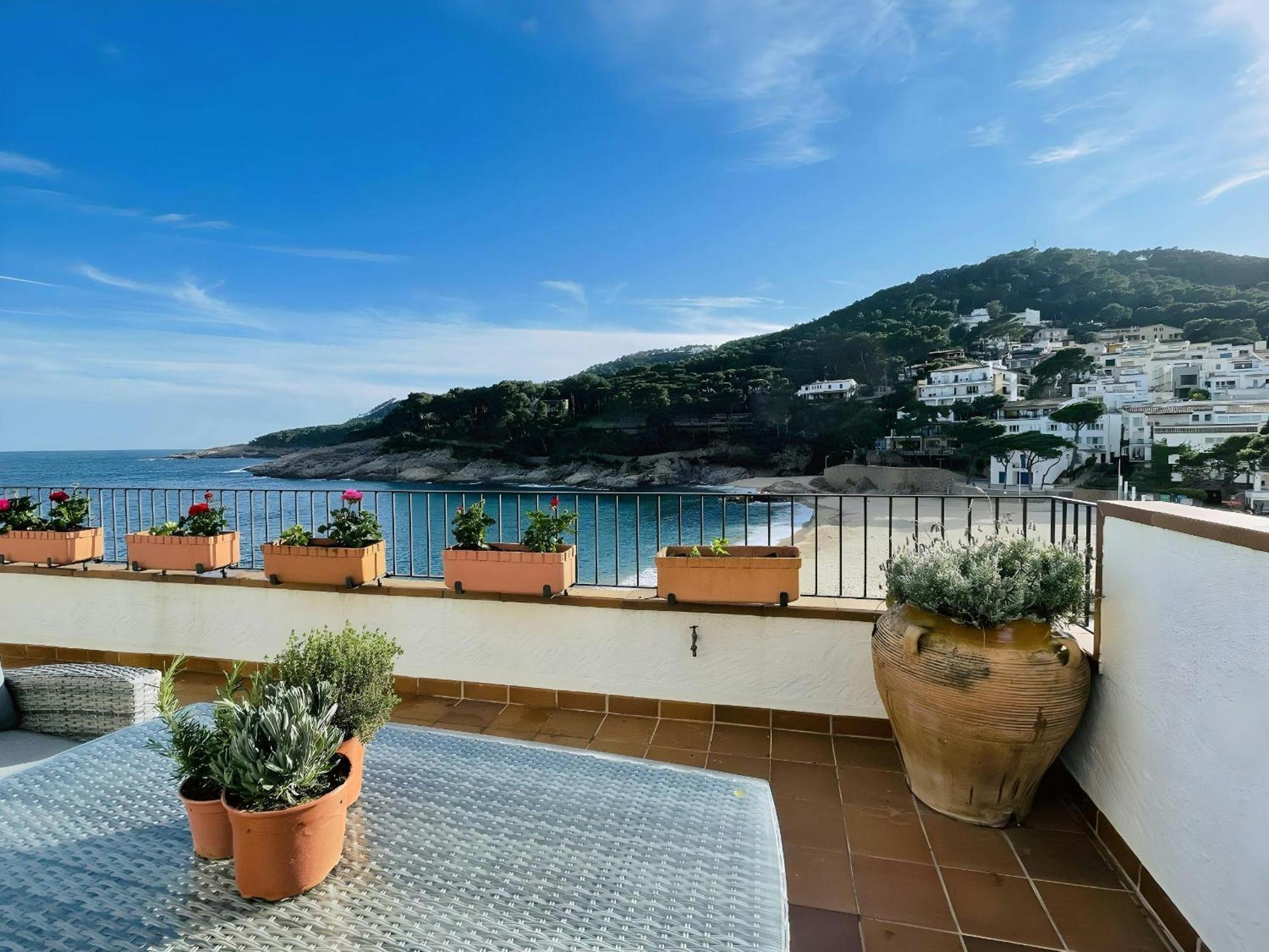 Penthouse on Passeig del Mar de tamariu Large Terrace Free WiFi Appartement Buitenkant foto