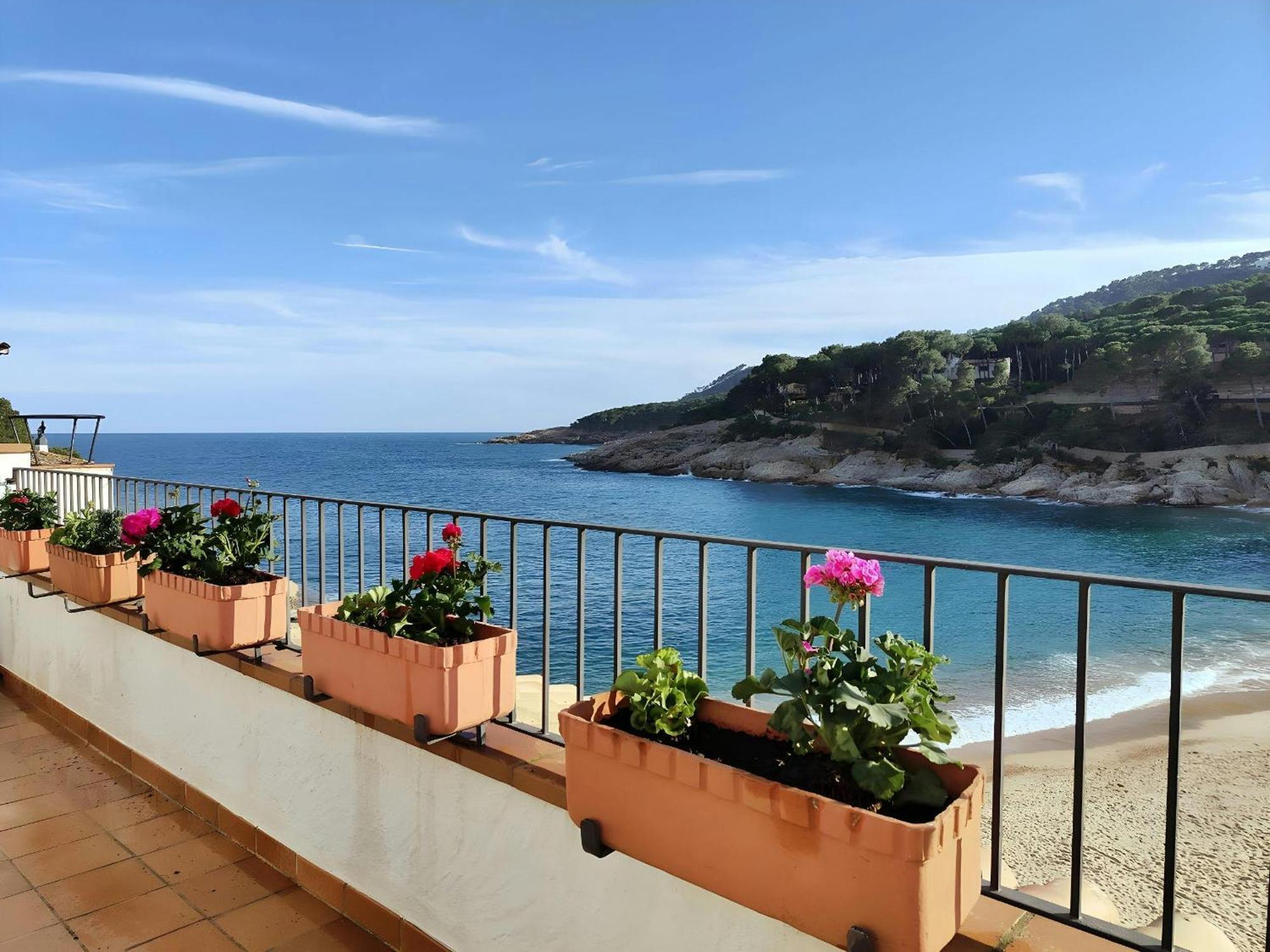 Penthouse on Passeig del Mar de tamariu Large Terrace Free WiFi Appartement Buitenkant foto